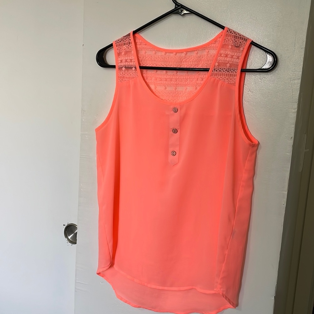 Flowy tank top with lace detail